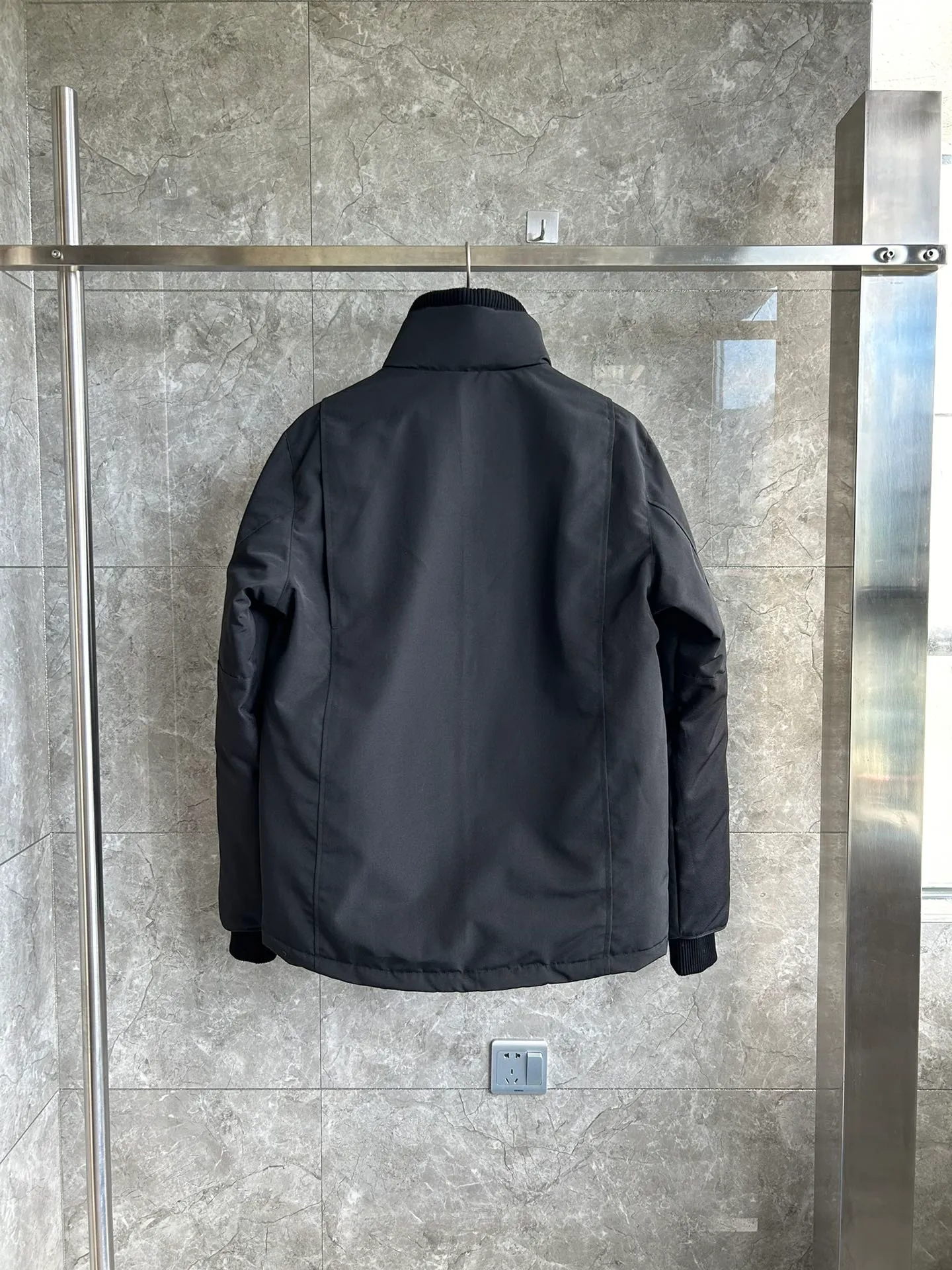 P840 E24 model 5816M Expedition men's model black. Sizes: XS S M L XL XXL.